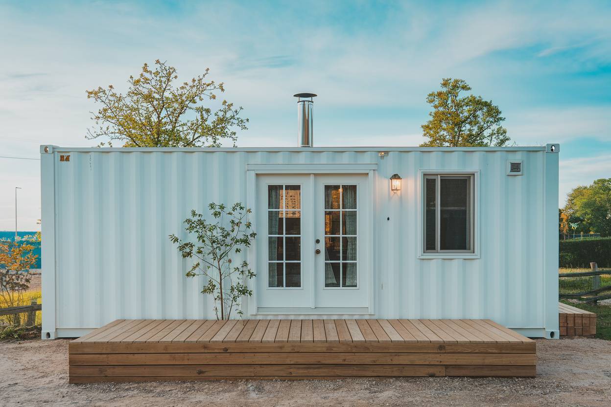 Peut-on installer un poêle ou une cheminée dans une maison container ?